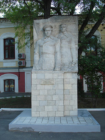 Памятник Подтелкову и Кривошлыкову в городе Каменск-Шахтинский.