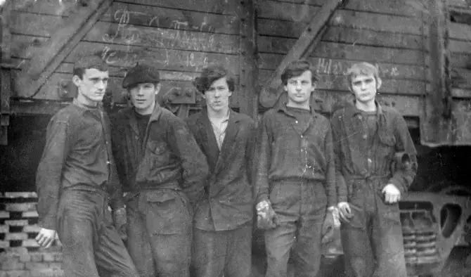 1968 год. Комсомольско-молодёжная бригада вагонного депо.